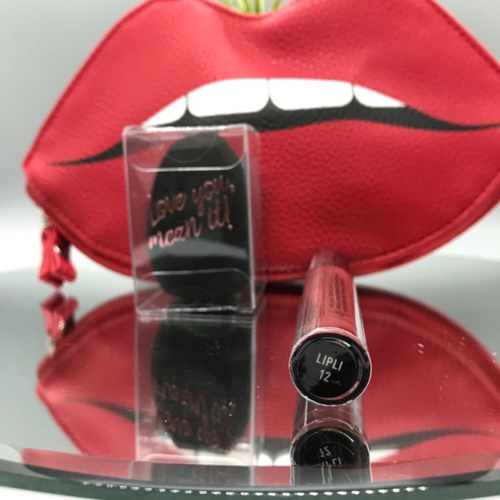 3-Piece NYX Professional Makeup Kit with Wristlet! - Picture 7 of 7